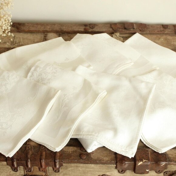 Vintage Tablecloth And Eight Napkins Set, White Damask Table Linens - Picture 3 of 10